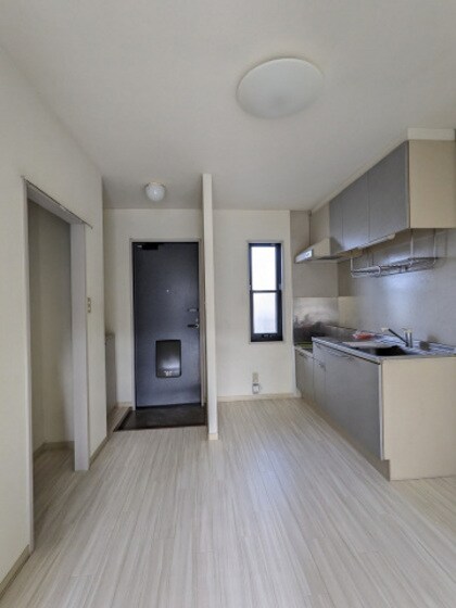 物件内観写真9　(別号室写真です)