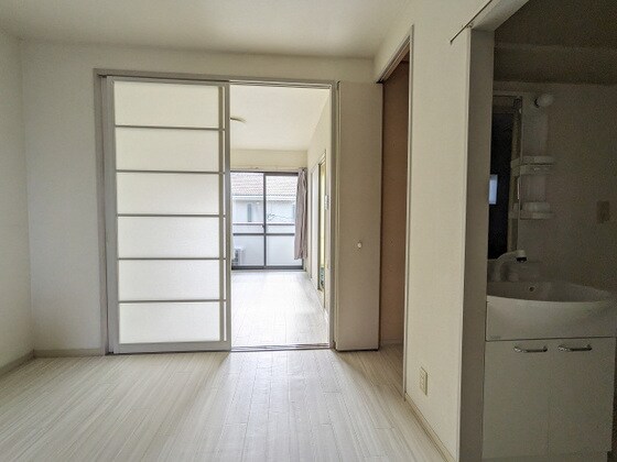 物件内観写真10　(別号室写真です)