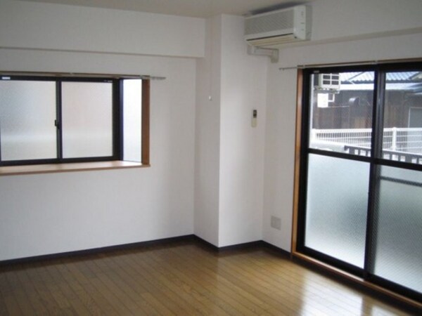 居室・リビング(※他号室の写真です)