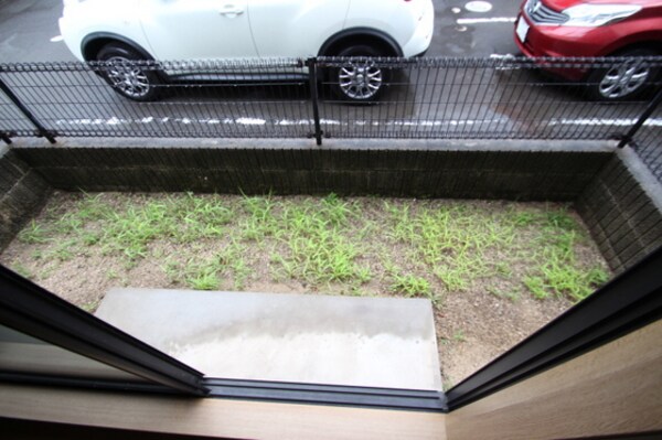 庭(※他号室の写真です)