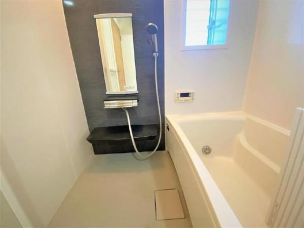 バス／シャワールーム等(※他号室の写真です)