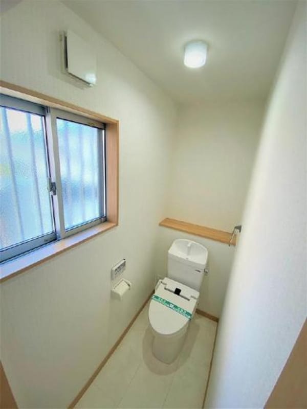 トイレ(※他号室の写真です)