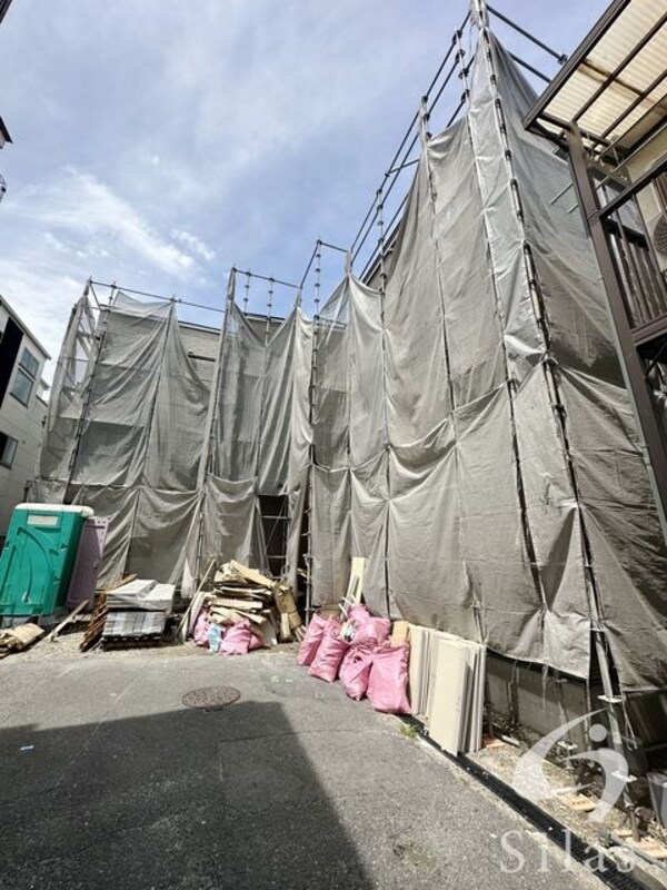 建設中