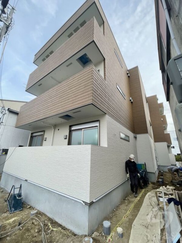建設中