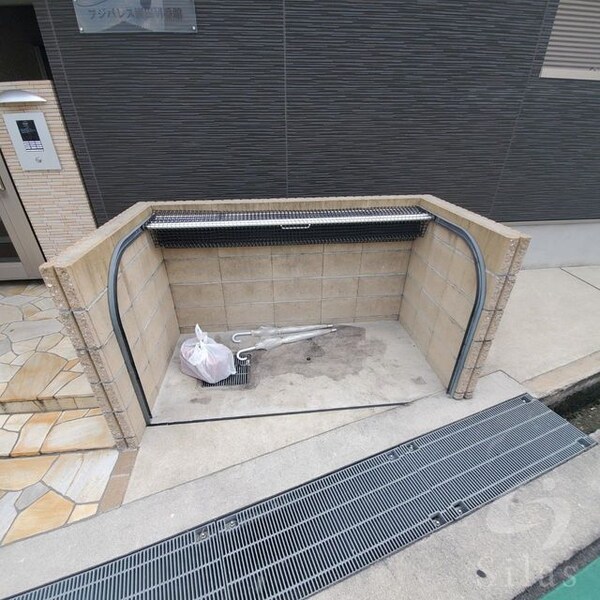 敷地内/建物