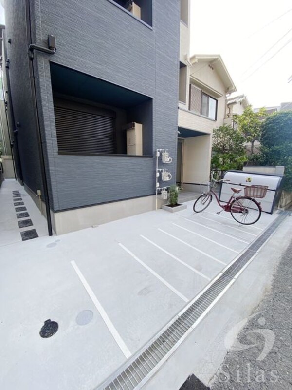 敷地内/建物