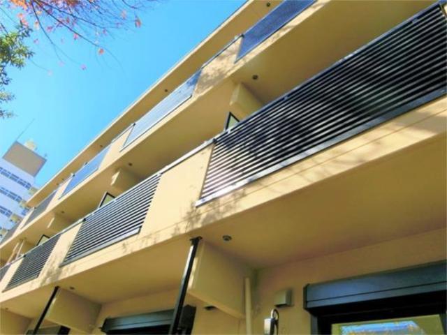 RYUS COURT