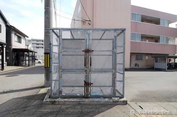 その他(ゴミ庫)