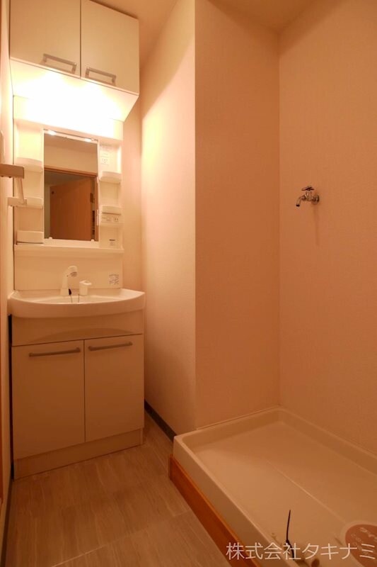 物件内観写真12　(脱衣所)