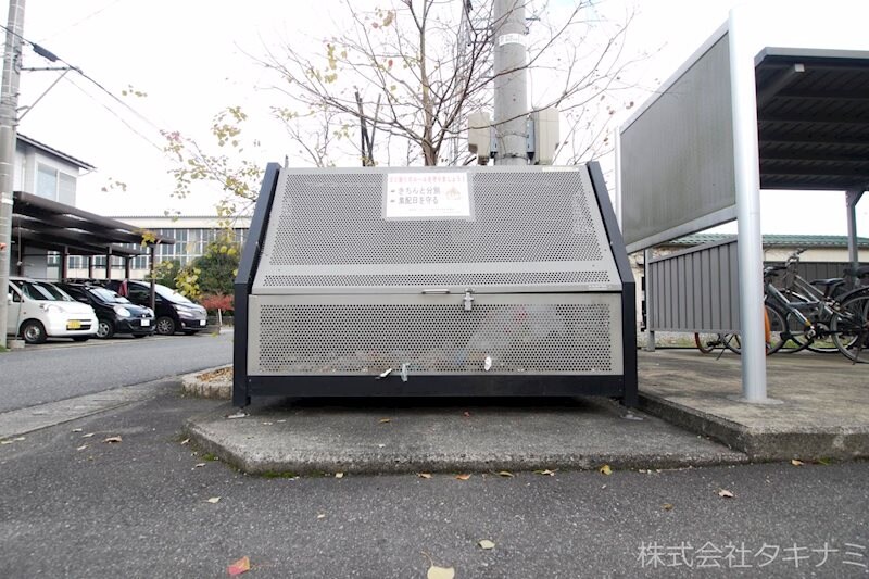 物件内観写真18　(ゴミ庫)