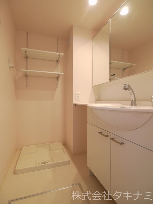 物件内観写真12　(脱衣所)