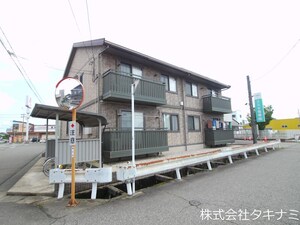 ララ・イースト外観写真