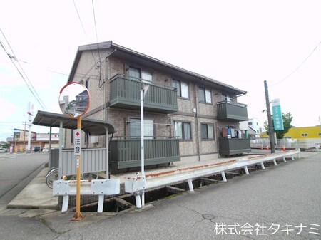 ララ・イースト外観写真