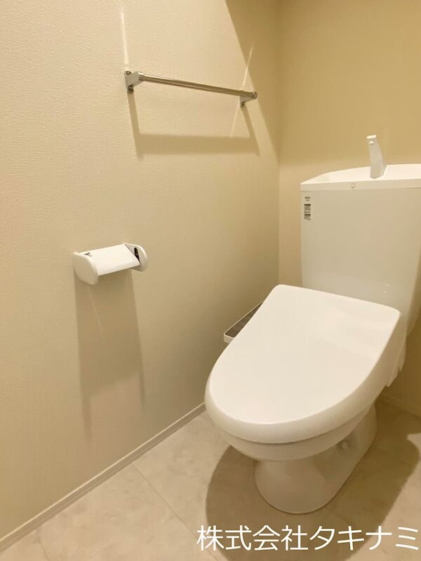 物件内観写真11　(温水洗浄暖房便座)