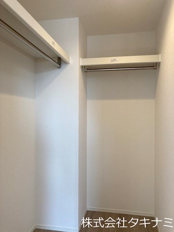 物件内観写真2　(ウォークインクローゼット)