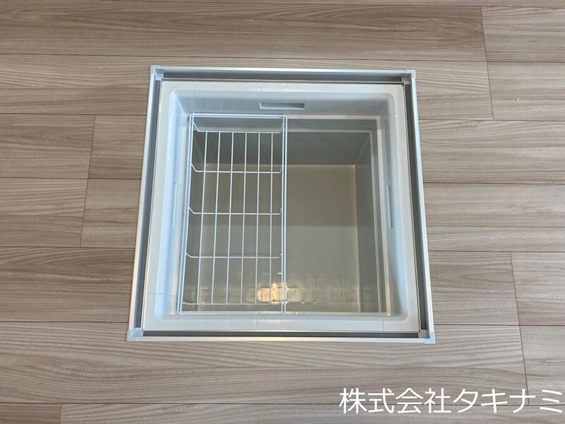 物件内観写真21　(床下収納)