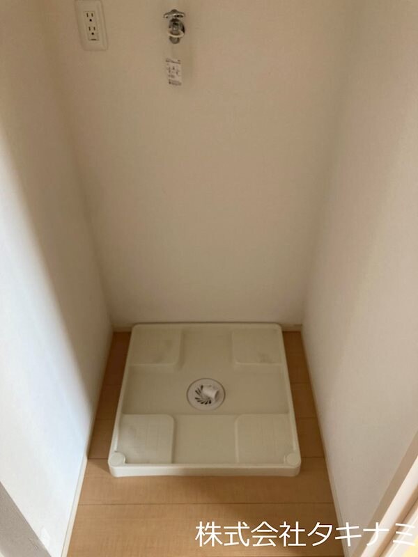 物件内観写真12　(洗濯機置き場)