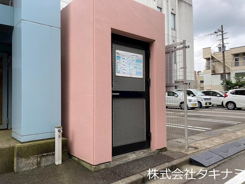 物件内観写真32　(ゴミ庫)