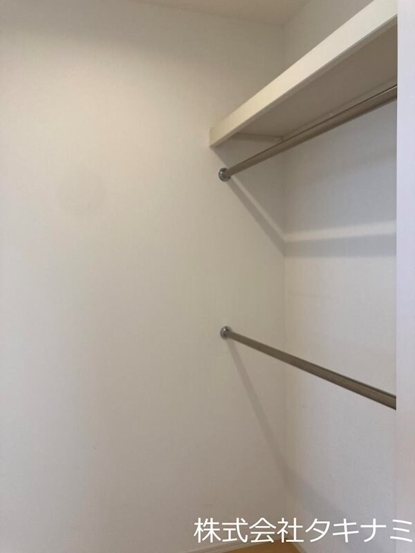 物件内観写真2　(ウォークインクローゼット)