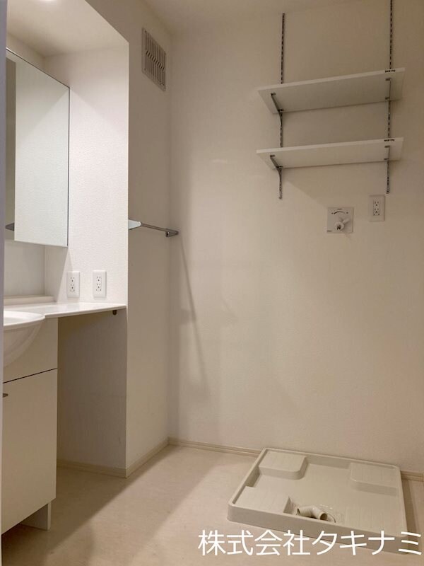 物件内観写真12　(脱衣所)