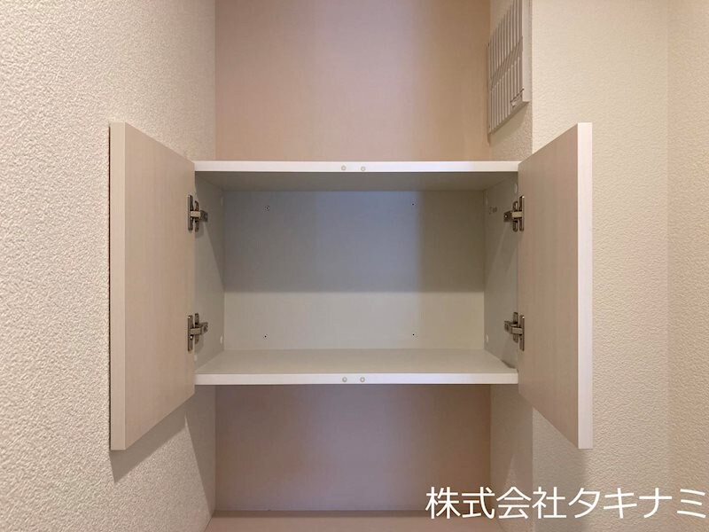 物件内観写真33　(トイレ収納)