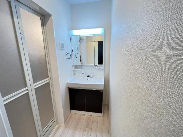 物件内観写真2　(洗髪洗面化粧台（イメージ）)