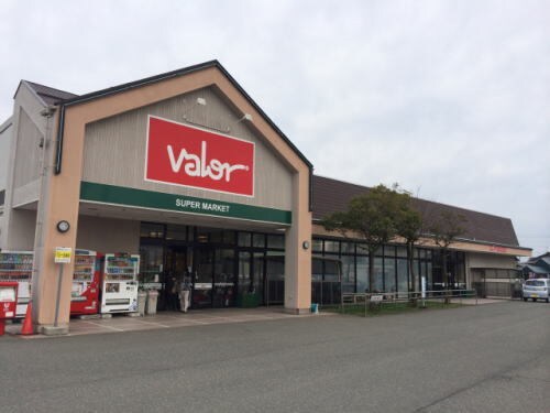 物件内観写真8　(バロー 金津店まで750m)