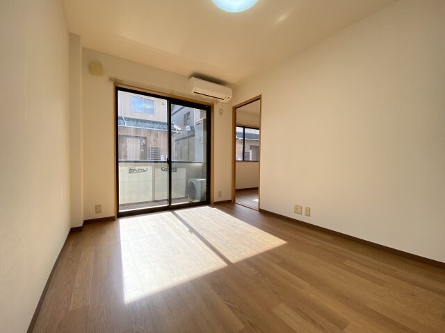 物件内観写真4　(ゆったり過ごせるリビングです)