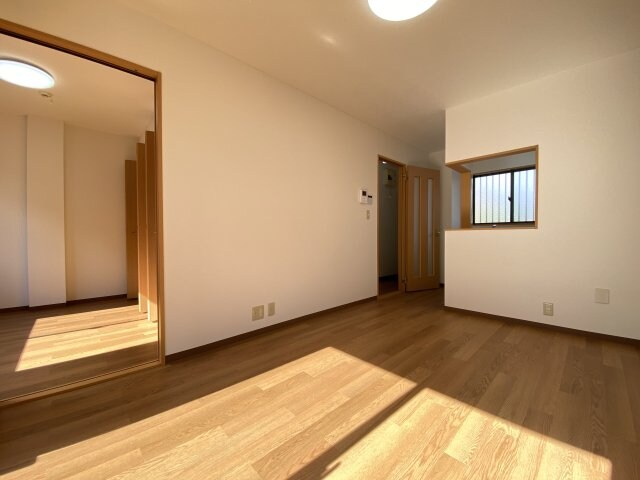 物件内観写真5　(居間です)