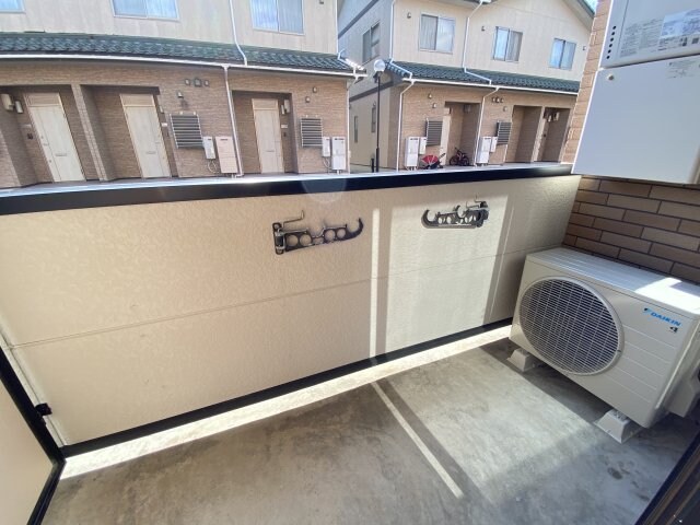 物件内観写真19　(外からの目が気にならないバルコニーで洗濯物が干せます)