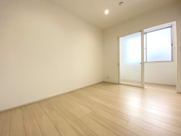 洋室(個人の部屋や寝室として使える洋室です（別部屋・反転イメージ）)