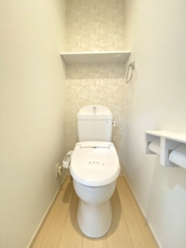 トイレ(落ち着いた色調のトイレです)