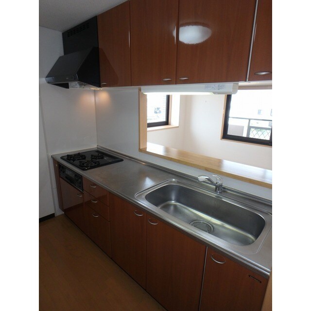 物件内観写真4　(コンパクトなキッチンで掃除もラクラク)