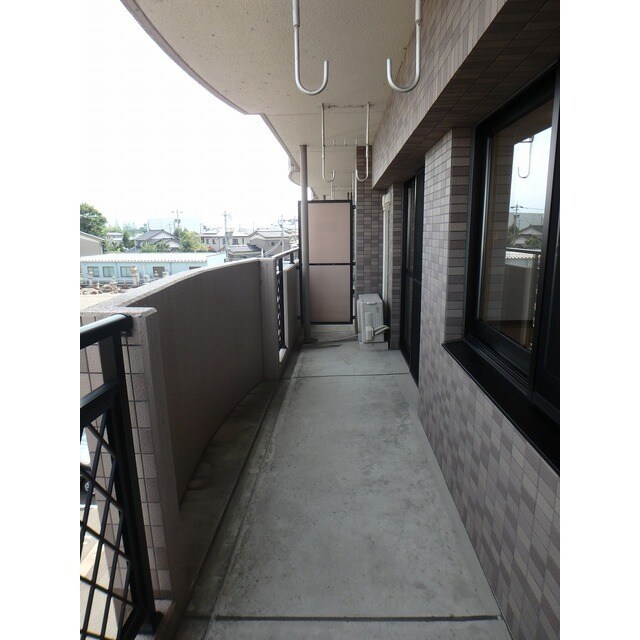 物件内観写真13　(お洗濯にも便利なバルコニー付き)