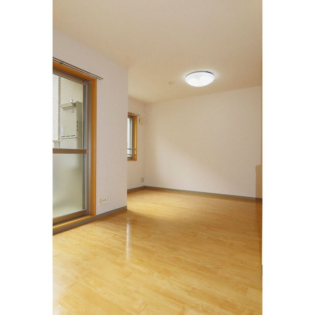 物件内観写真2　(使いやすい居間です)