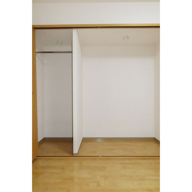 物件内観写真8　(収納豊富です)