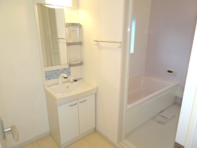 物件内観写真10　(独立洗面化粧台が付いています（イメージ）)