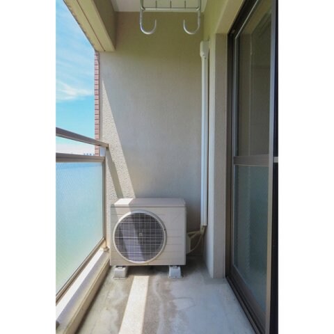 物件内観写真13　(外からの目が気にならないバルコニーで洗濯物が干せます)