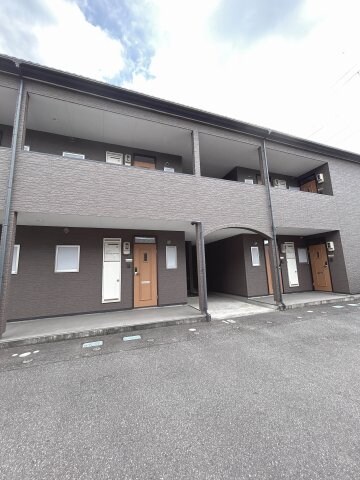 物件外観写真1　(落ち着いた雰囲気の外観です)