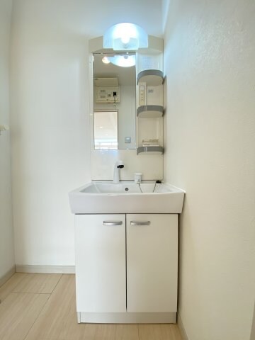 物件内観写真11　(独立洗面化粧台が付いています（イメージ）)