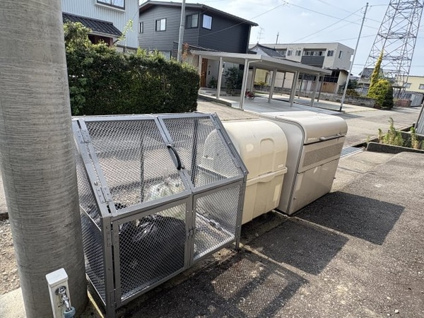 建物設備(敷地内ごみ置き場)