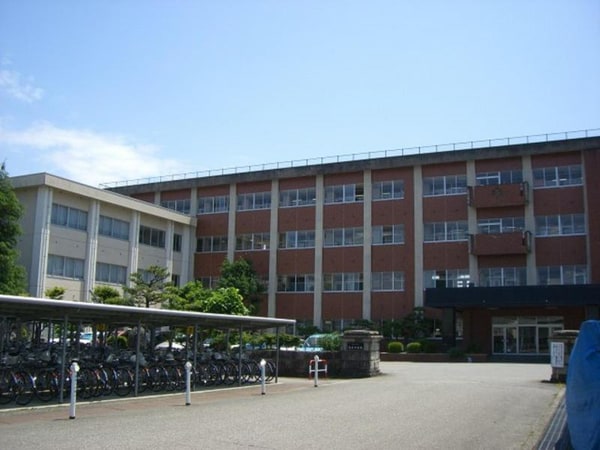 周辺環境(速星中学校 678m)