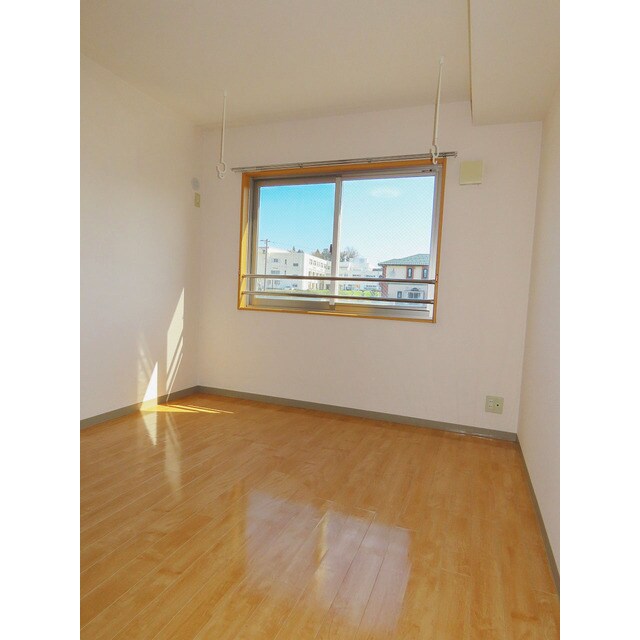 物件内観写真9　(コンパクトで使いやすい洋室です)