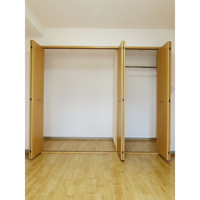 物件内観写真11　(小物を収納するのに便利です)