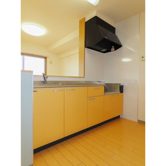 物件内観写真4　(コンパクトなキッチンで掃除もラクラク)