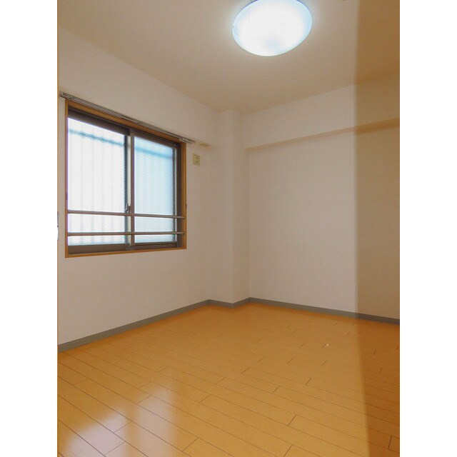 物件内観写真9　(ゆったりした洋室です)