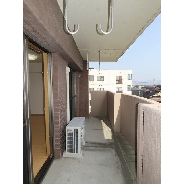 物件内観写真16　(外からの目が気にならないバルコニーで洗濯物が干せます)