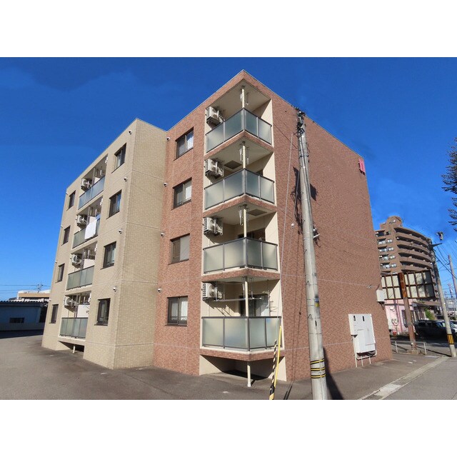 物件外観写真1　(落ち着いた雰囲気の外観です)