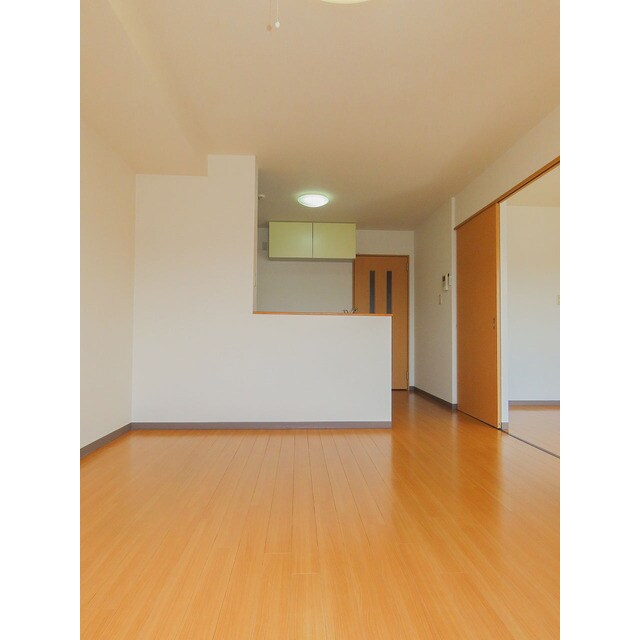 物件内観写真2　(おしゃれなリビングです)