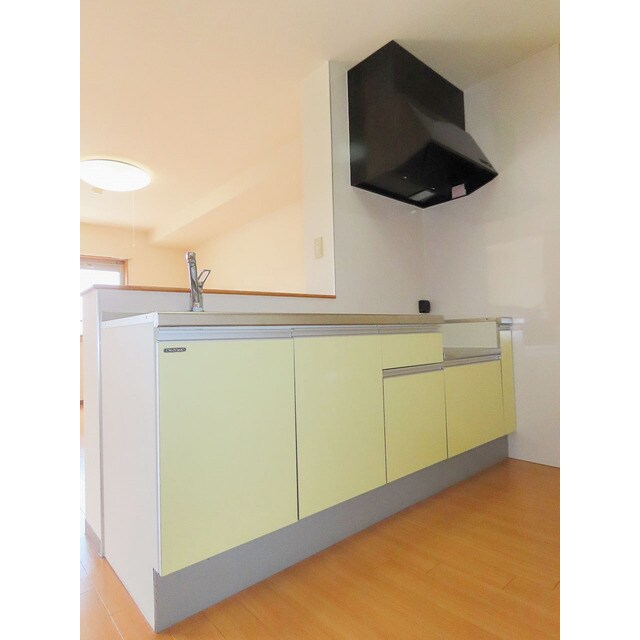 物件内観写真3　(コンパクトなキッチンで掃除もラクラク)